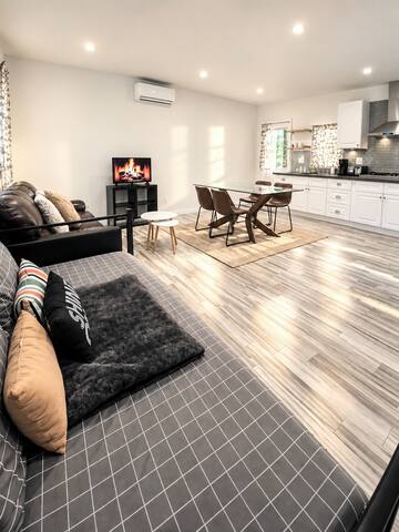 Open 1 Bedroom Guest House Villa - HV2 living, dining and kitchen area
